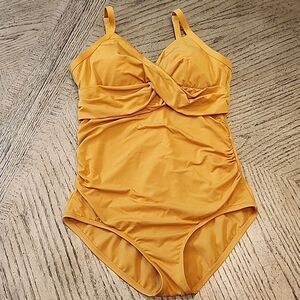 Mustard yellow v neck shirred one piece swimsuit size 8 NWOT Jantzen